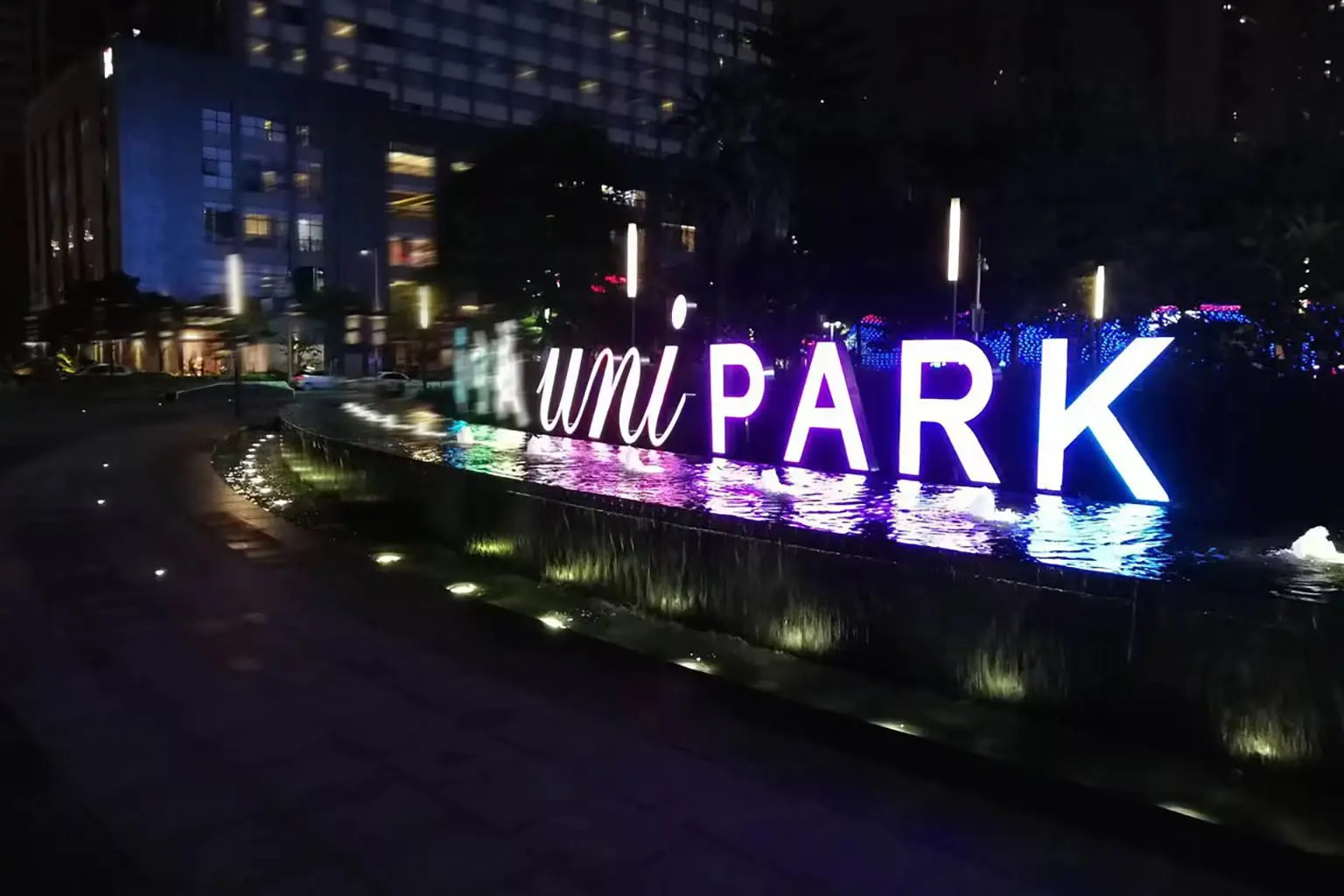 LED driver solutions for signage lighting, illuminated signs, light boxes and commercial storefronts